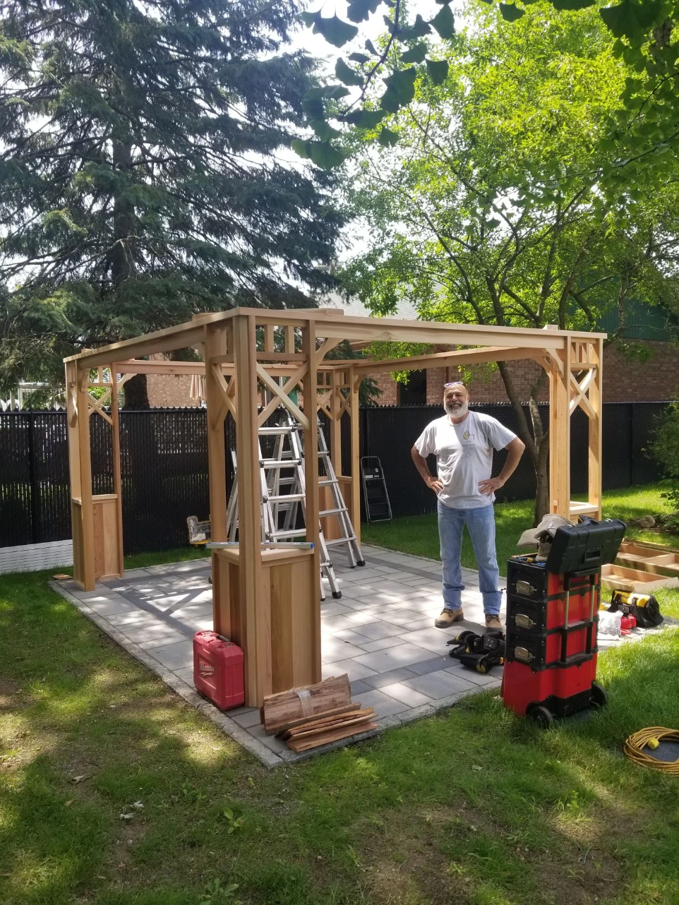 Gazebo en bois pour aménagement extérieur durable BOSK