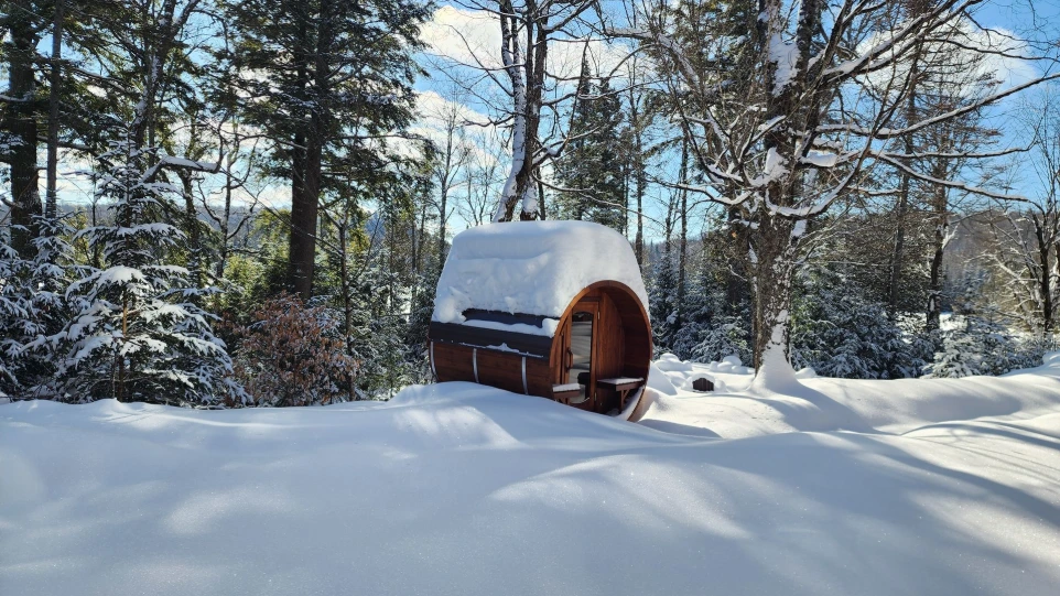 Sauna extérieur en cèdre rouge fabriqué au Québec BOSK